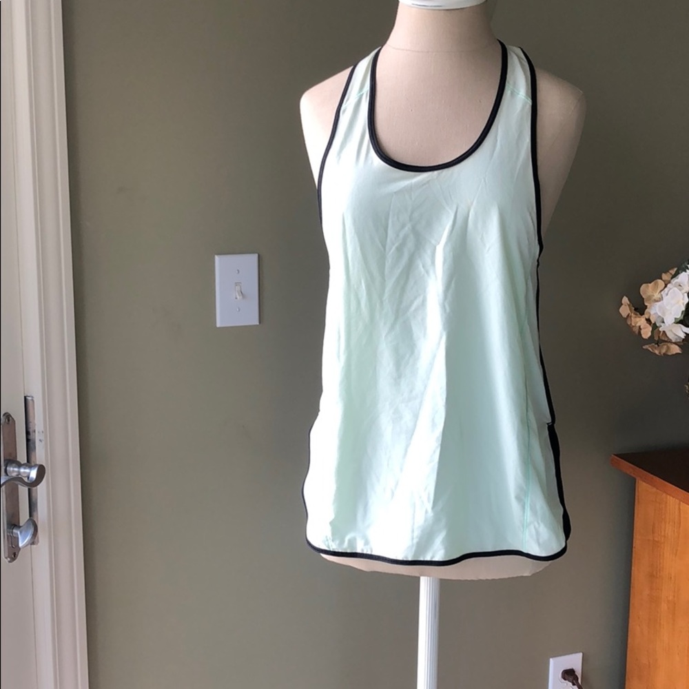 Two-toned Lululemon essential tank- Size 4 - Picture 1 of 4